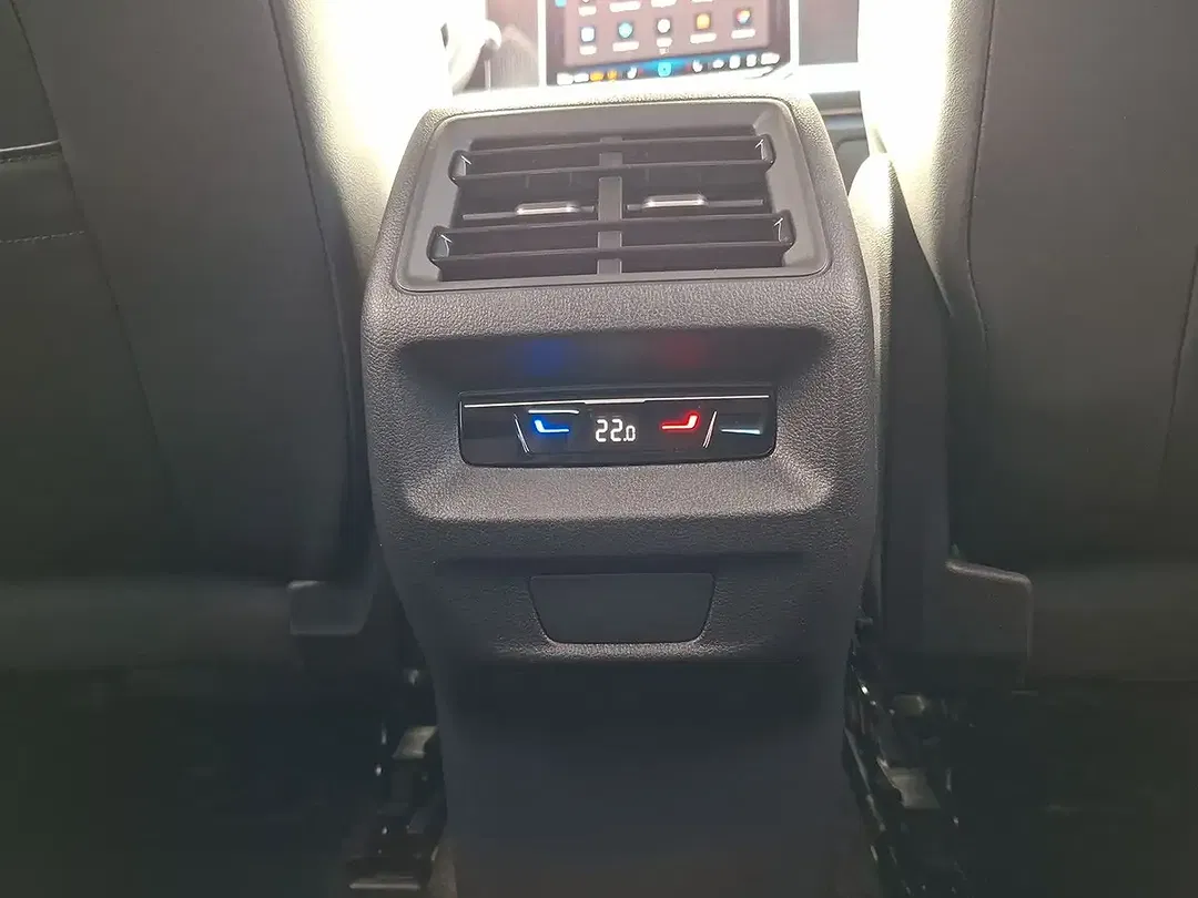 Volkswagen Tiguan - Thumbnail 15