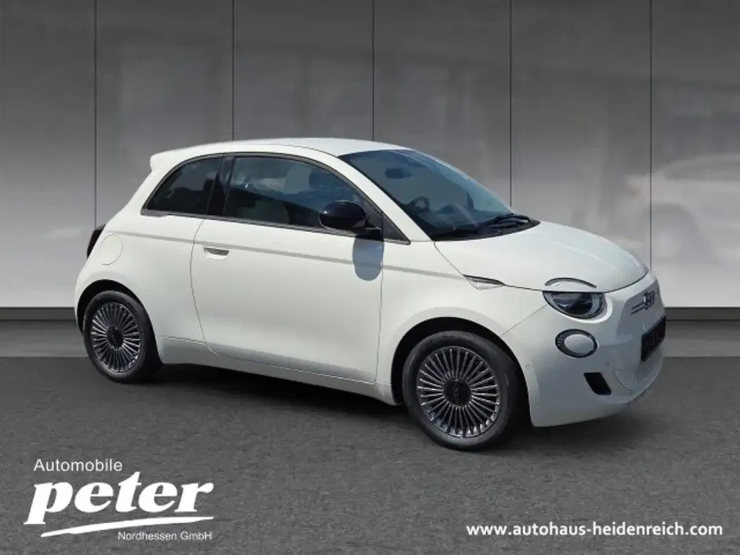 Fiat 500e - Thumbnail 1