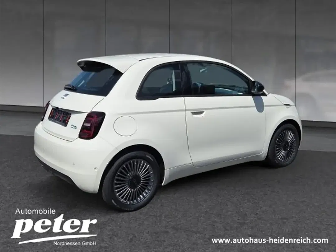 Fiat 500e - Thumbnail 3