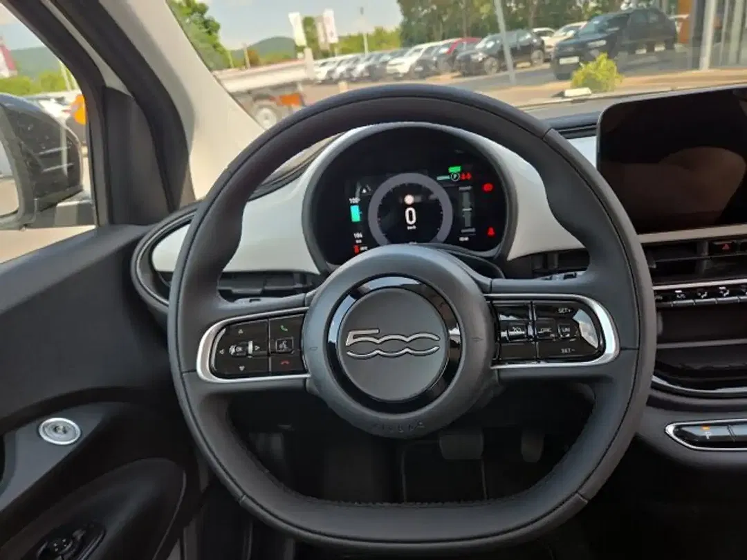 Fiat 500e - Thumbnail 6