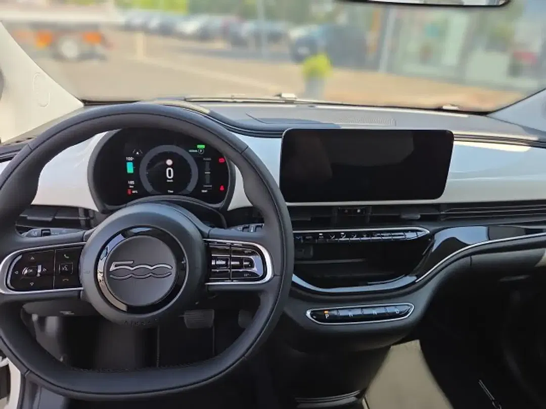 Fiat 500e - Thumbnail 8