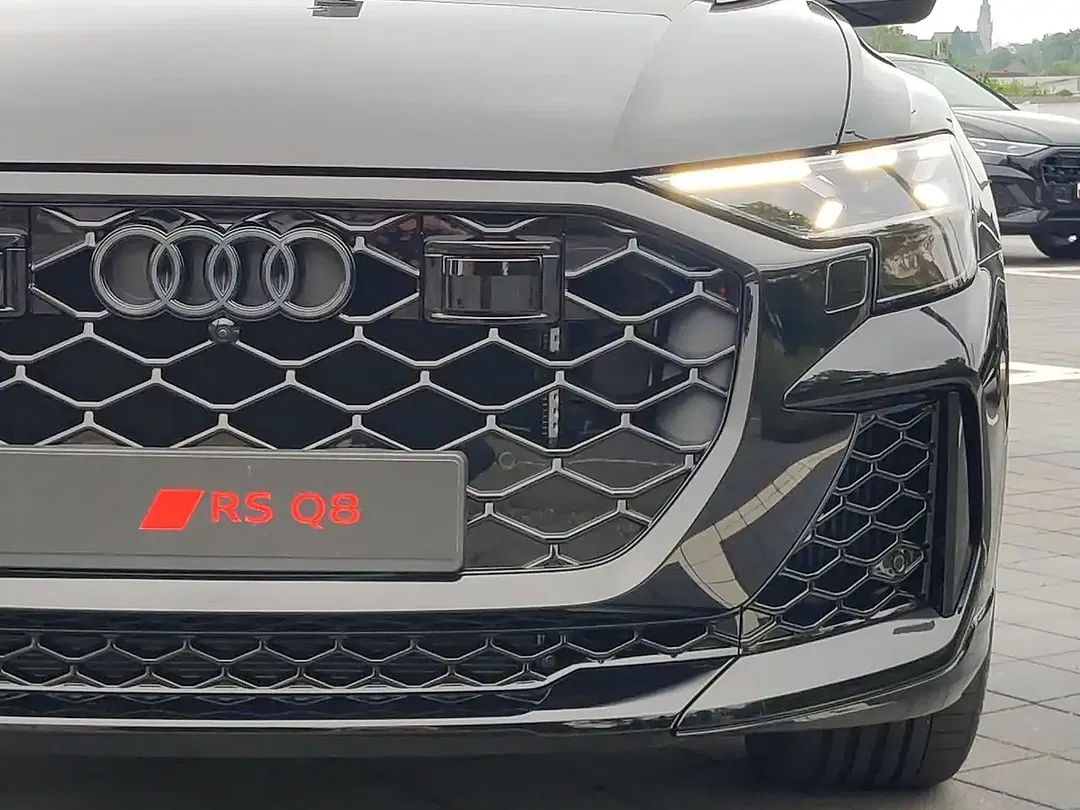 Audi RS Q8 - Thumbnail 12
