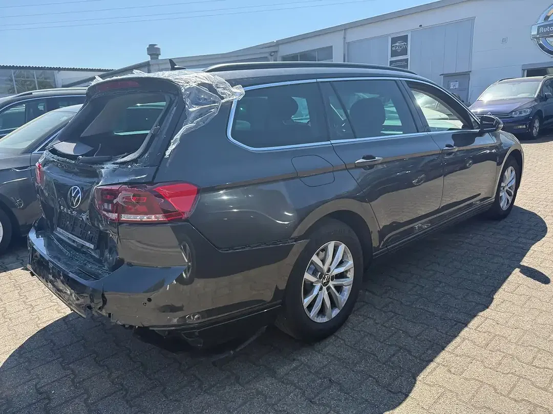 Volkswagen Passat Variant - Thumbnail 11
