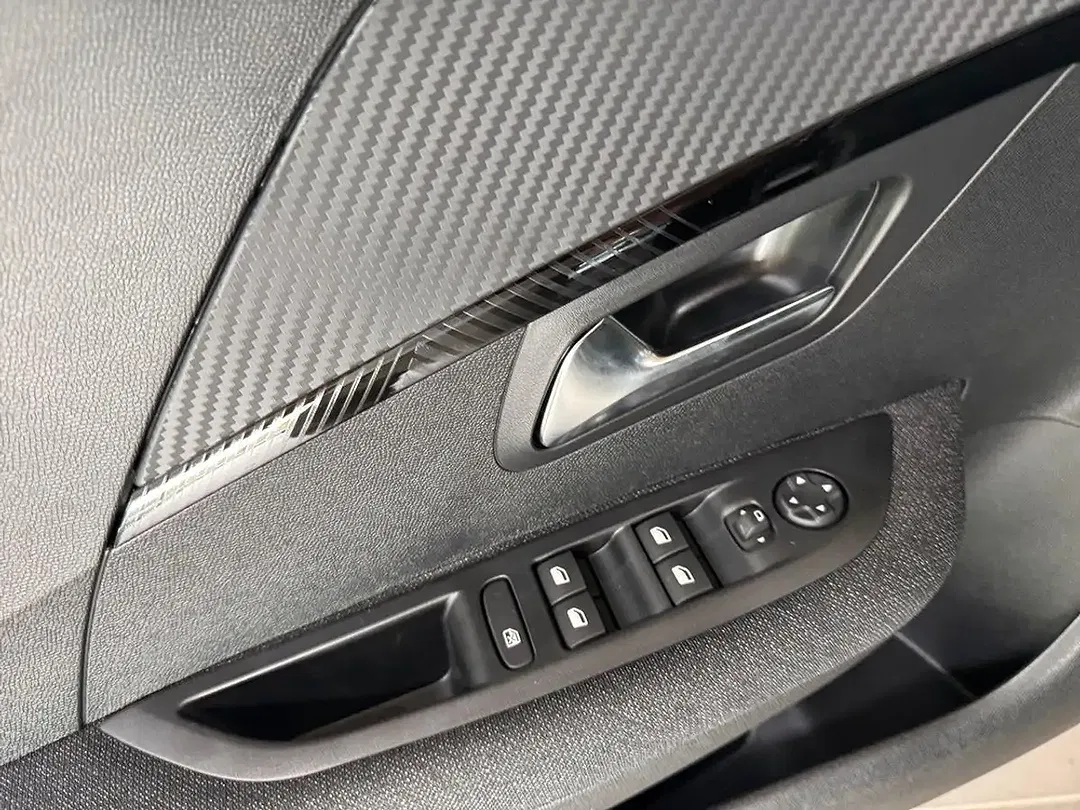 Peugeot 208 - Thumbnail 8