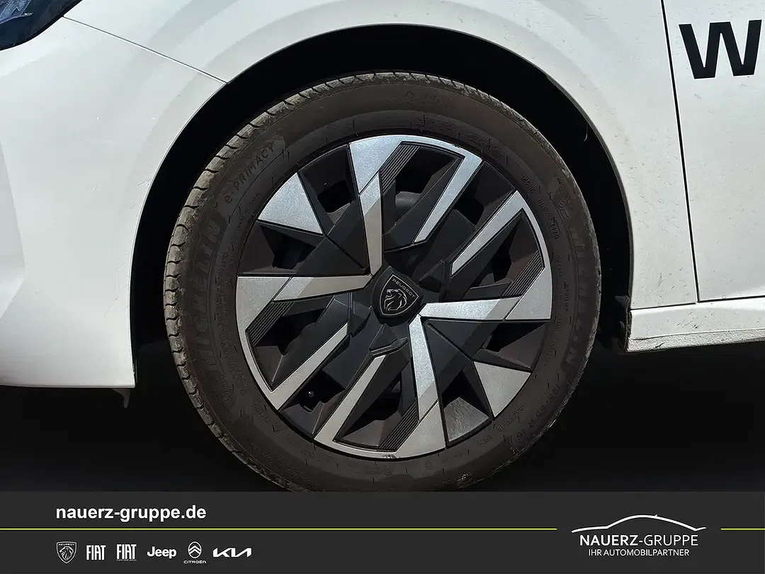 Peugeot 208 - Thumbnail 5
