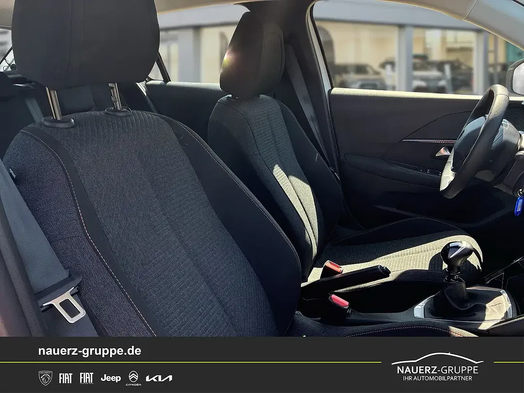 Peugeot 208 - Thumbnail 9