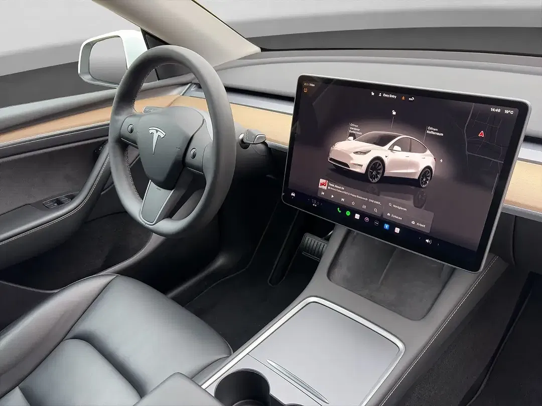 Tesla Model Y - Thumbnail 12