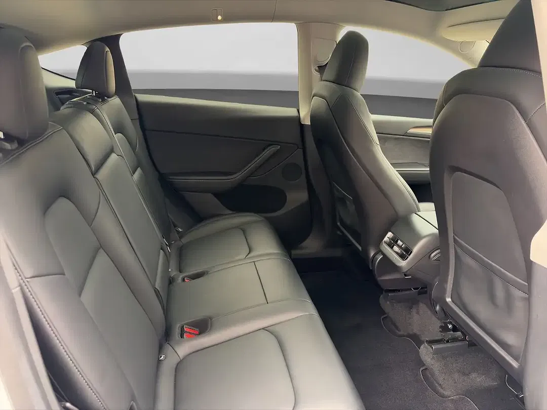 Tesla Model Y - Thumbnail 14