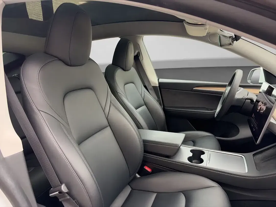 Tesla Model Y AWD Dual Motor Long Range - foto 15