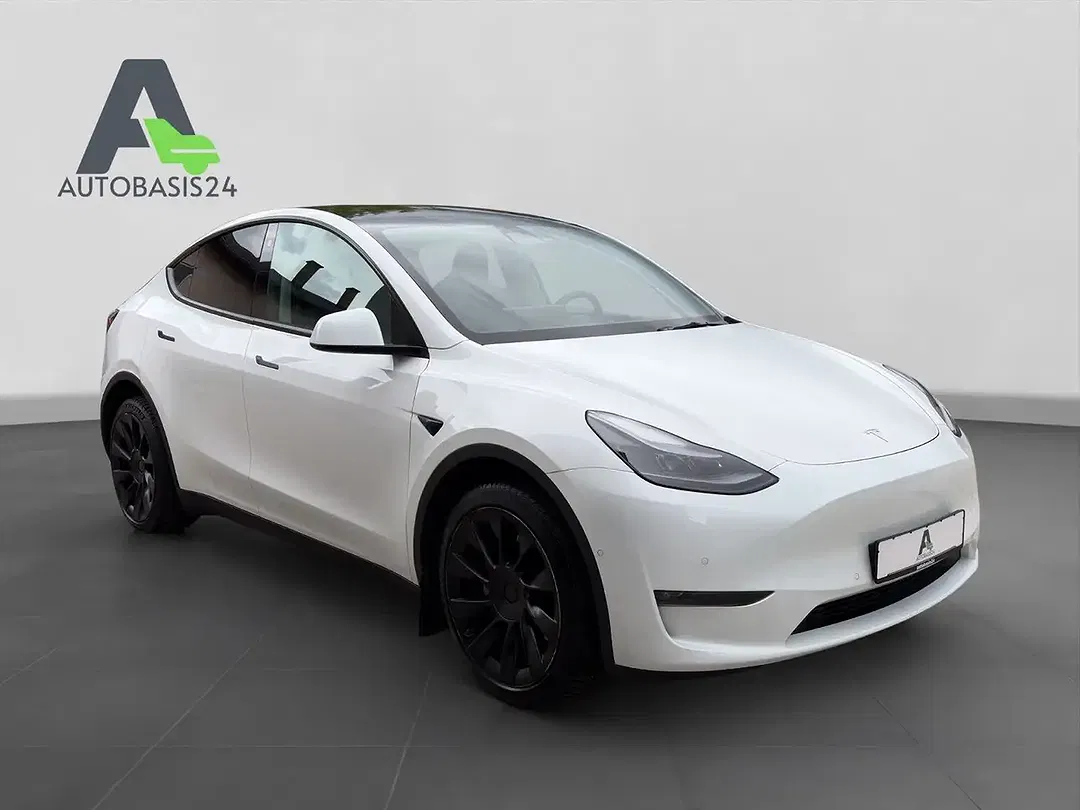 Tesla Model Y - Thumbnail 7
