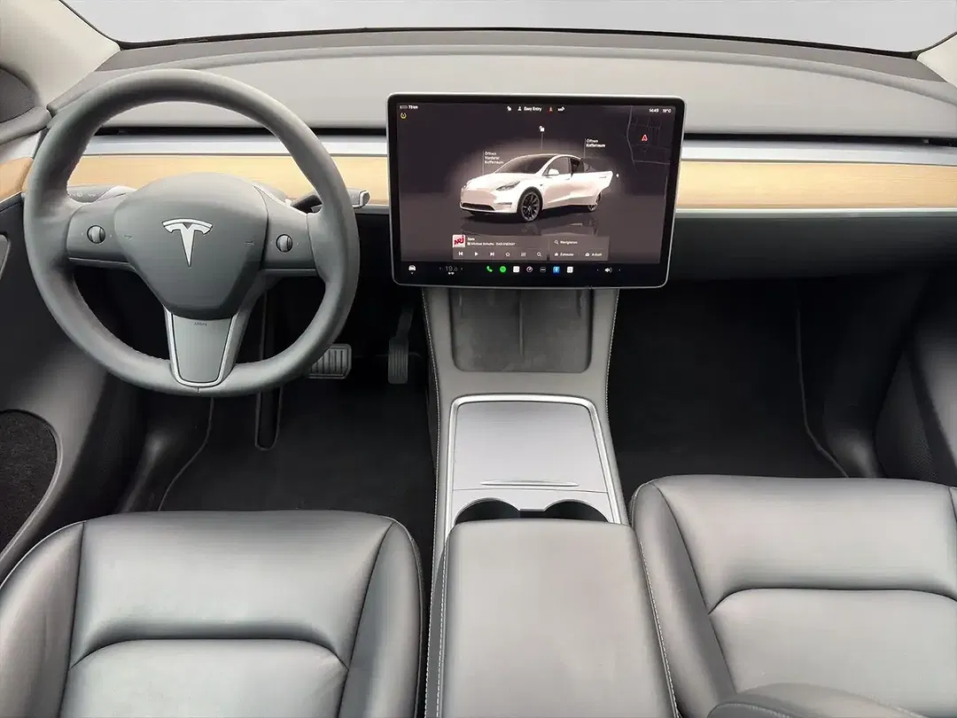 Tesla Model Y - Thumbnail 9