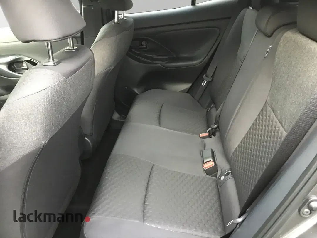 Toyota Yaris Cross - Thumbnail 8
