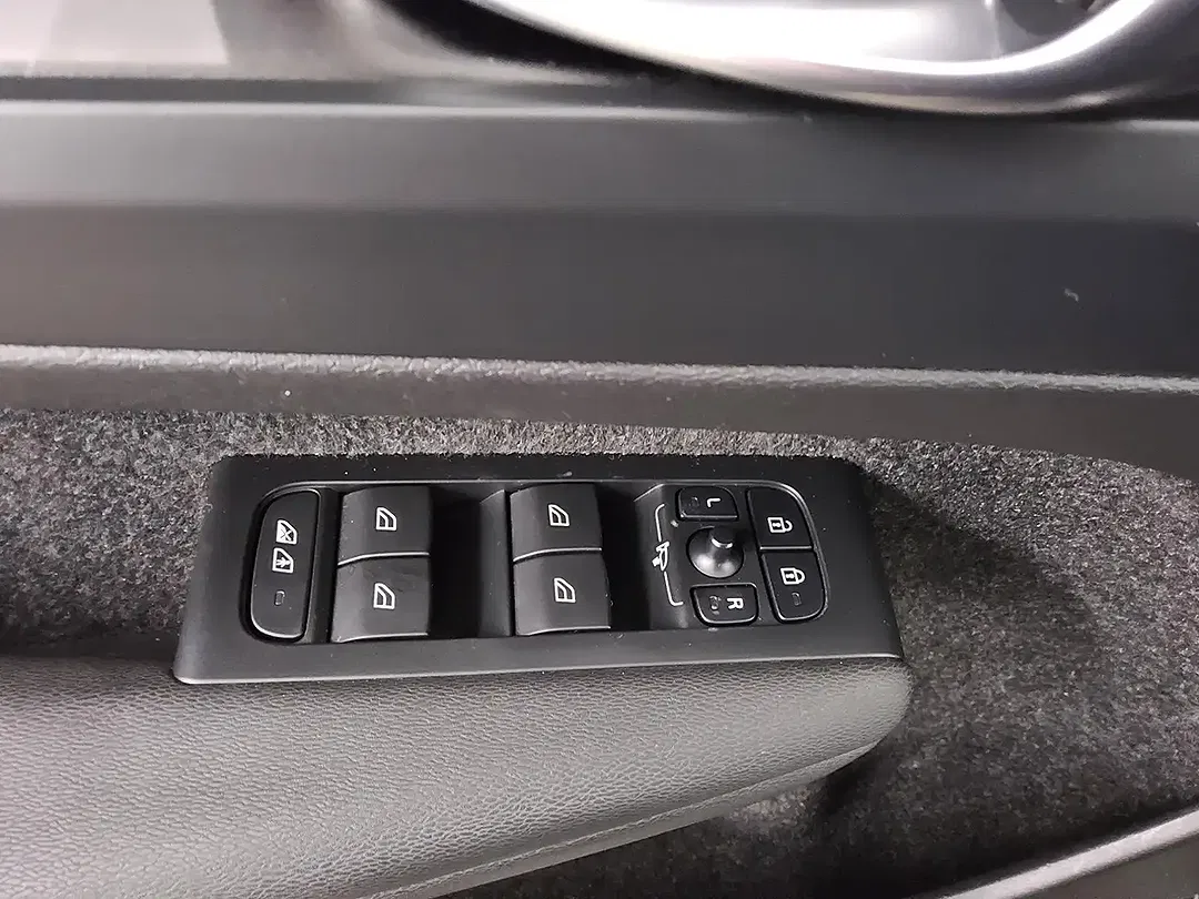 Volvo XC40 - Thumbnail 6