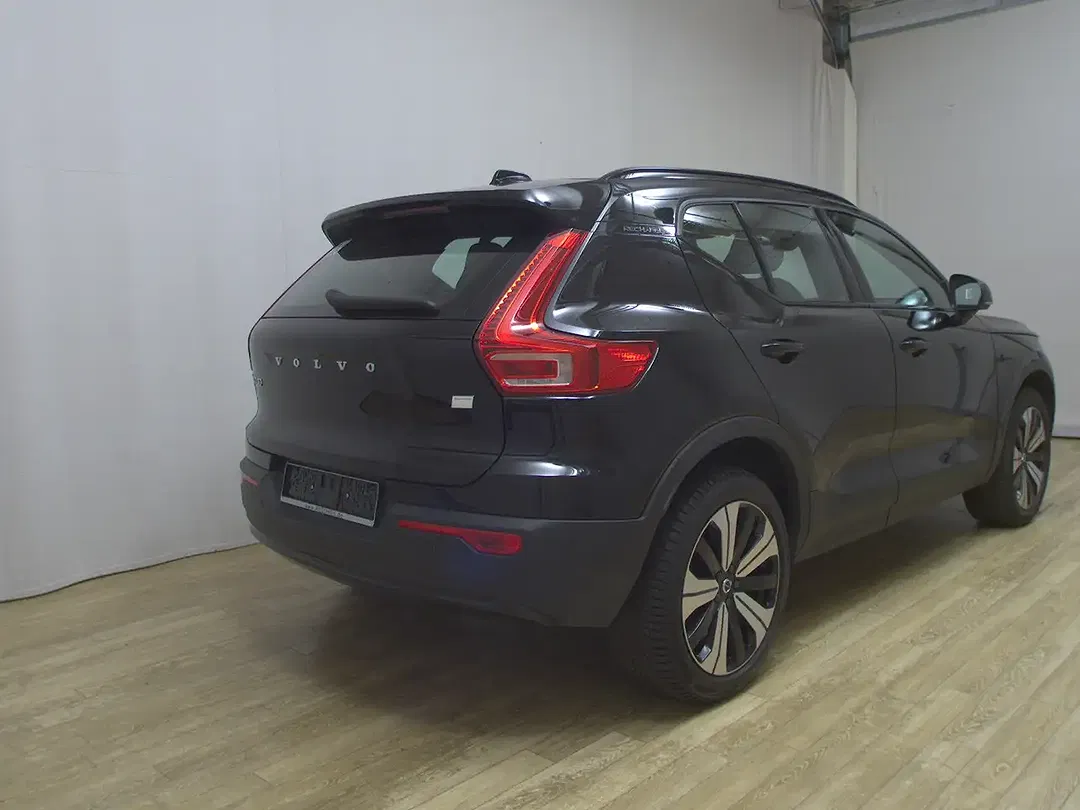 Volvo XC40 - Thumbnail 3