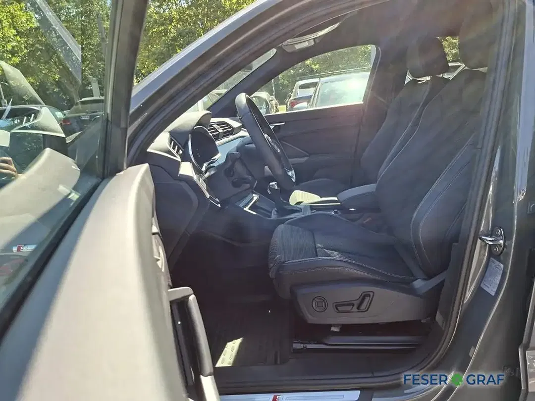 Audi Q3 - Thumbnail 6
