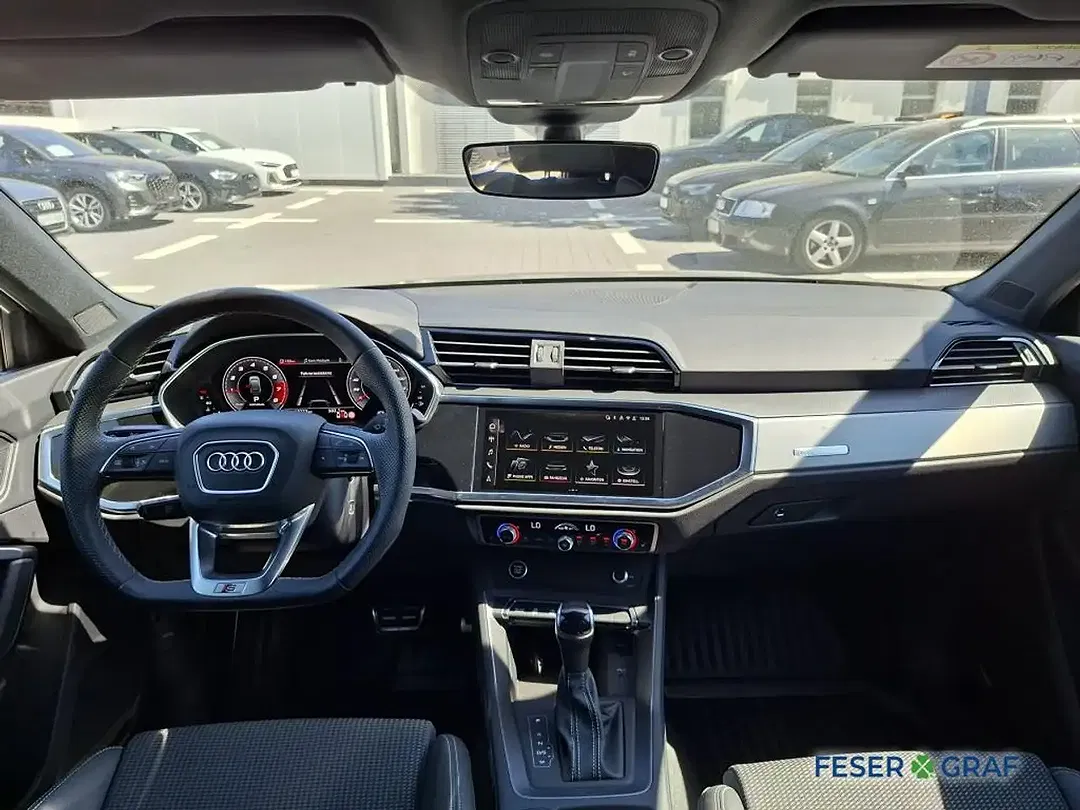 Audi Q3 - Thumbnail 8