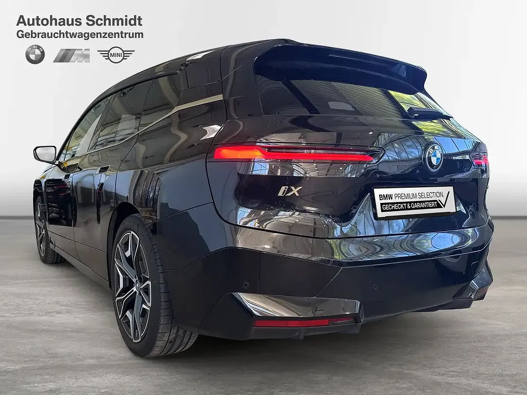 BMW iX - Thumbnail 3