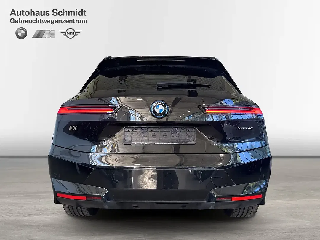 BMW iX - Thumbnail 4