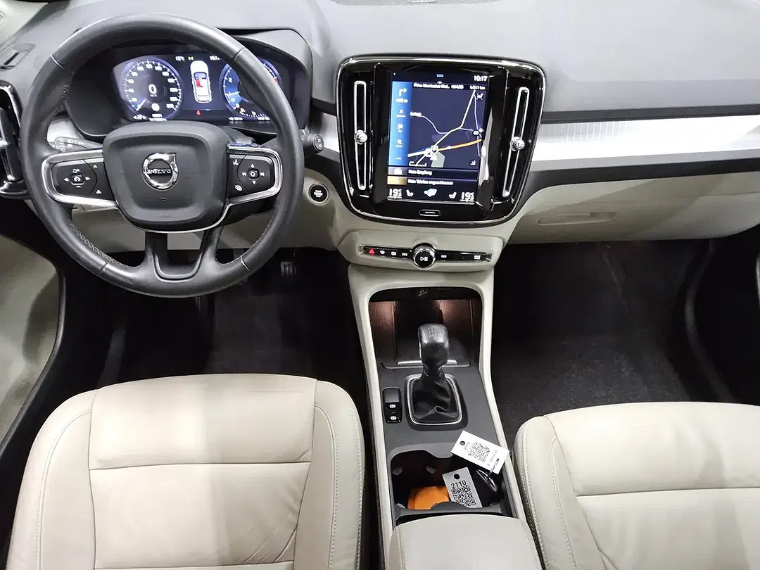 Volvo XC40 - Thumbnail 3