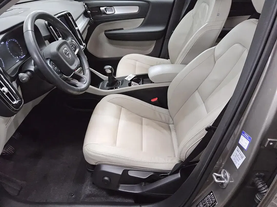 Volvo XC40 - Thumbnail 5