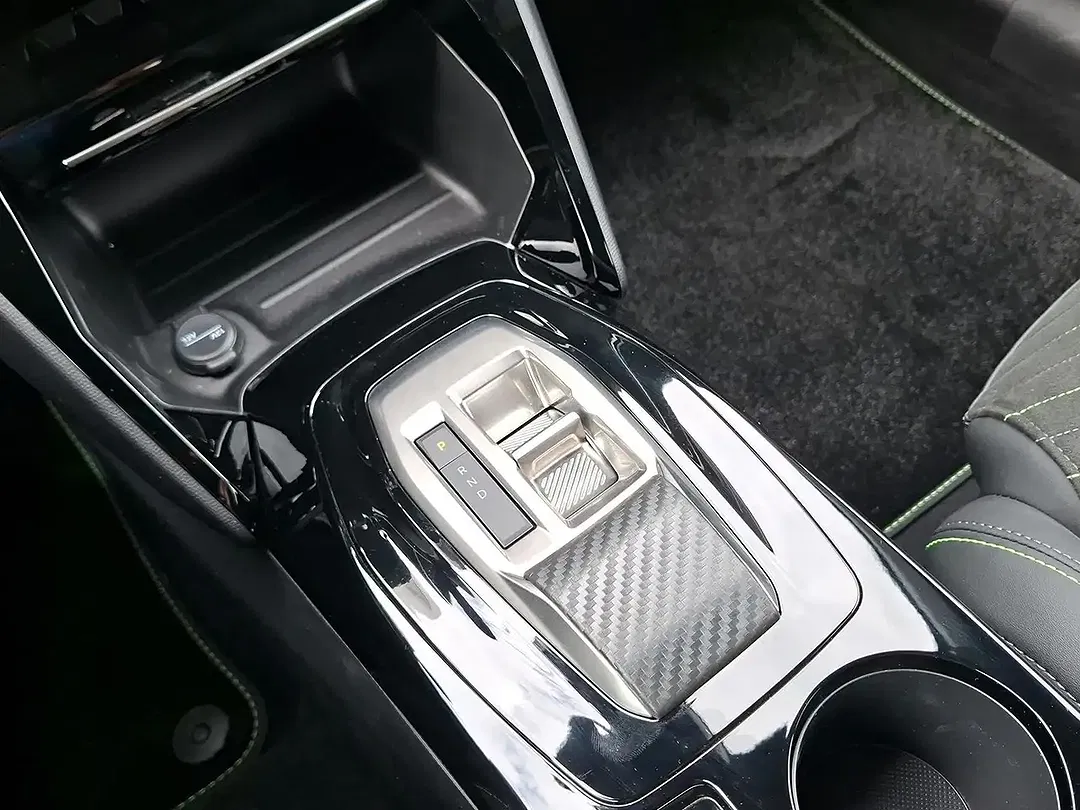 Peugeot 208 - Thumbnail 11