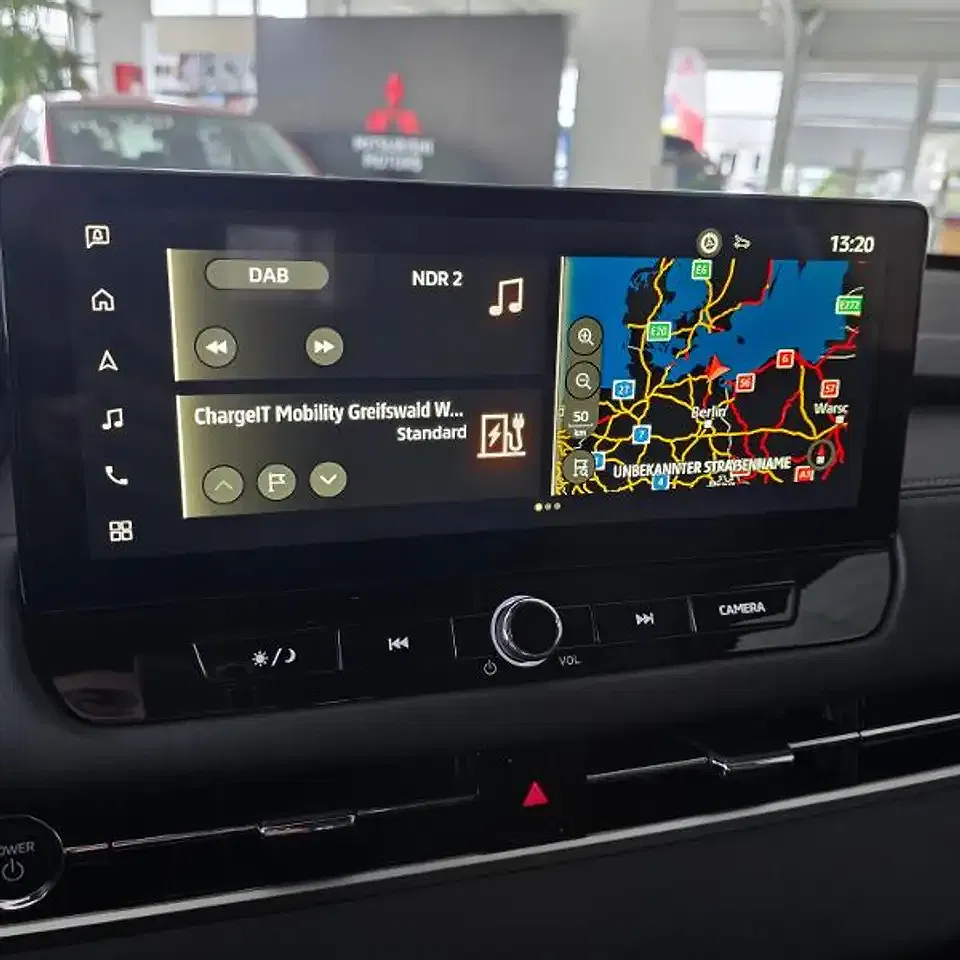 Mitsubishi Outlander - Thumbnail 12