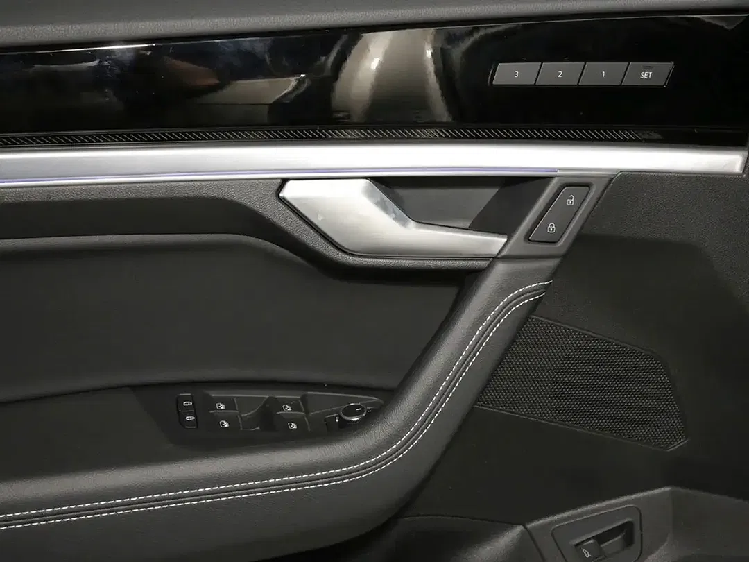Volkswagen Touareg - Thumbnail 18