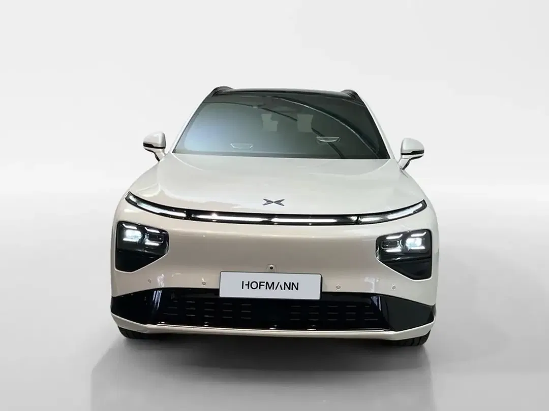 Xpeng G9 - Thumbnail 2