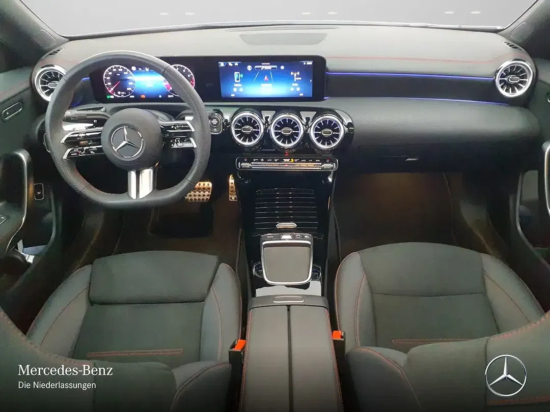 Mercedes-Benz CLA 200 - Thumbnail 12