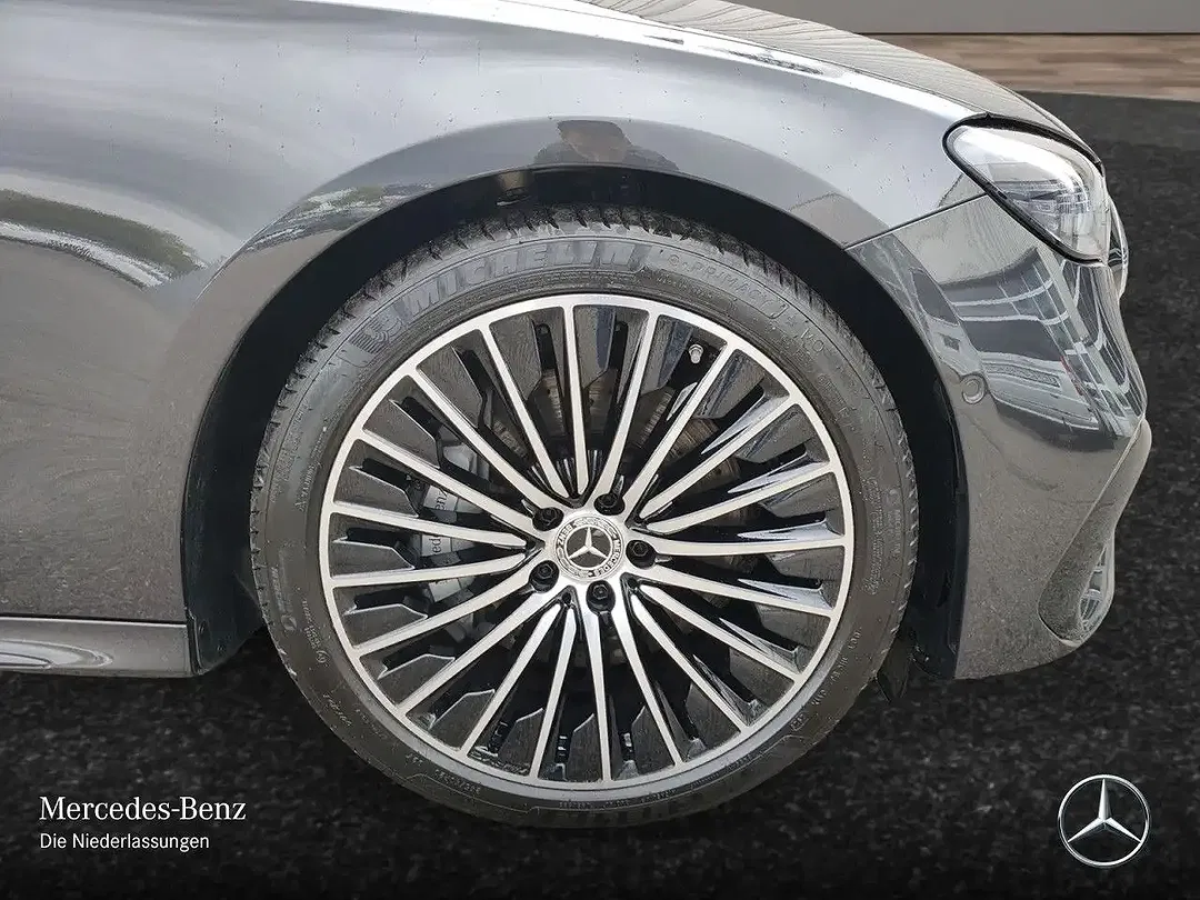 Mercedes-Benz E 300 - Thumbnail 5
