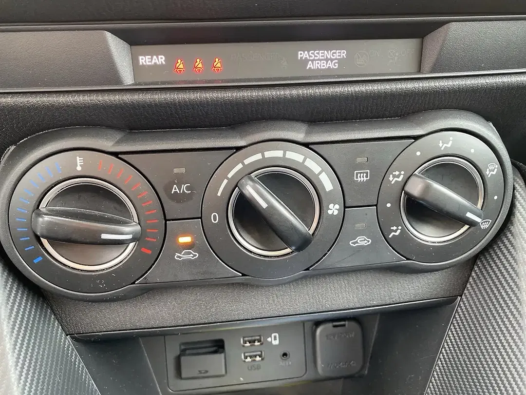 Mazda 2 - Thumbnail 6