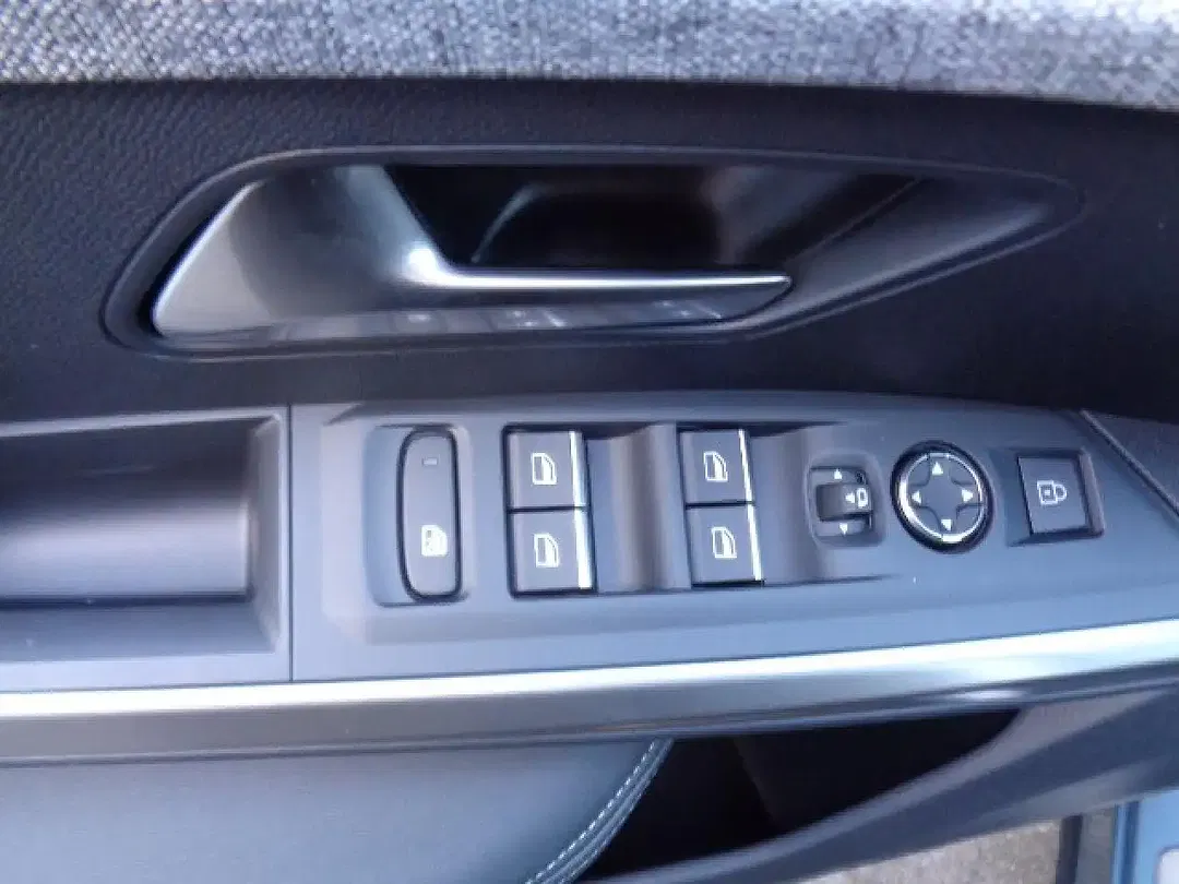Peugeot 3008 - Thumbnail 13