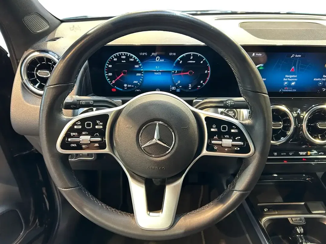 Mercedes-Benz GLB 220 - Thumbnail 10
