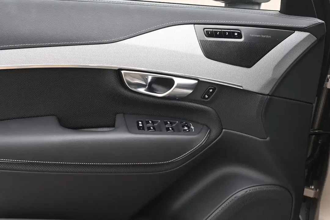 Volvo XC90 - Thumbnail 11