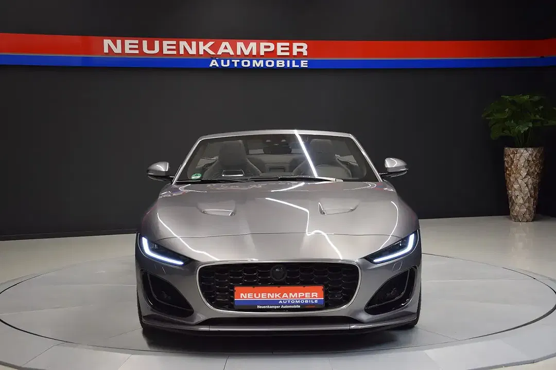 Jaguar F-Type - Thumbnail 3