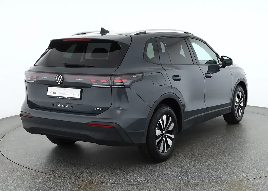 Volkswagen Tiguan - Thumbnail 4
