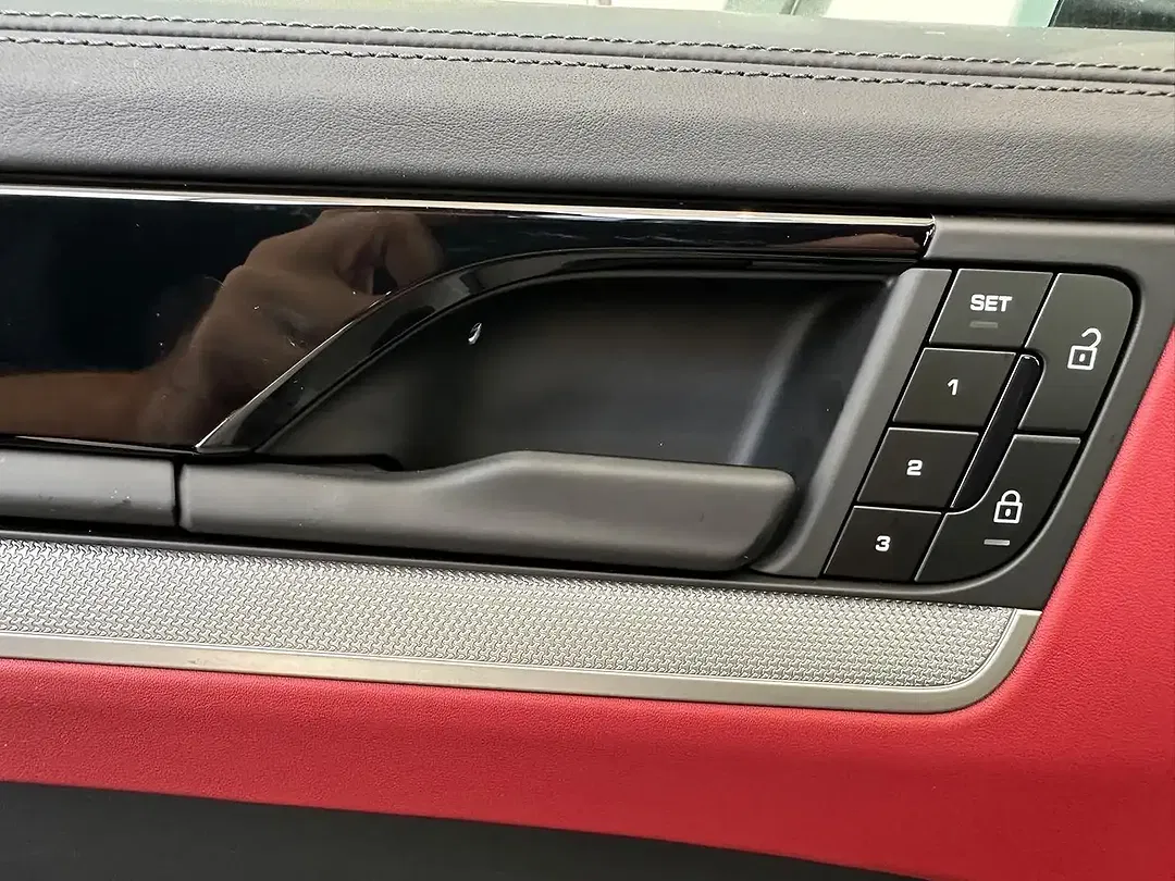 Porsche Cayenne - Thumbnail 3