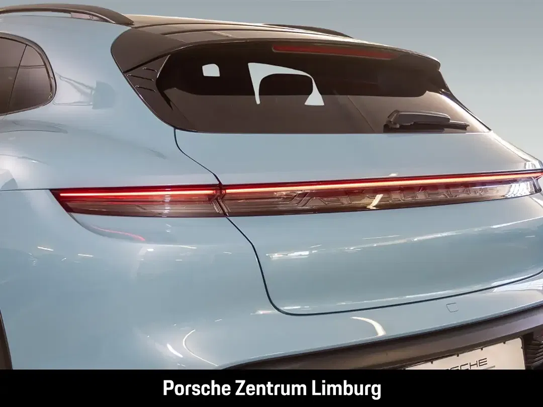 Porsche Taycan - Thumbnail 10