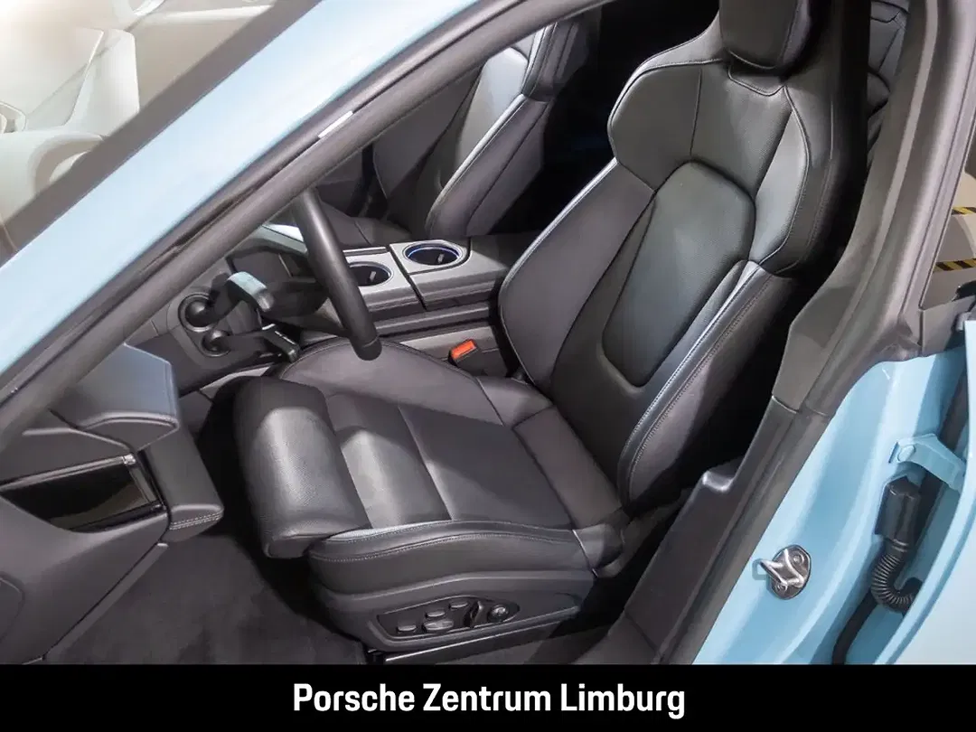 Porsche Taycan - Thumbnail 12