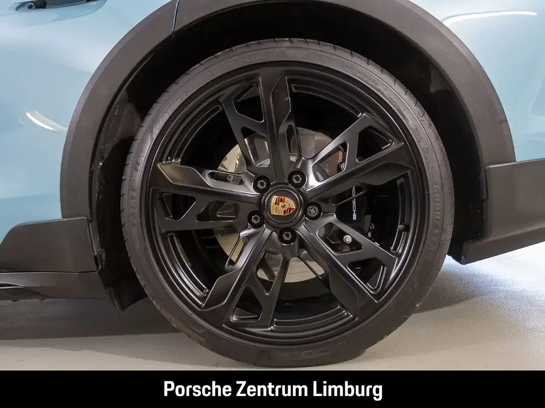 Porsche Taycan - Thumbnail 7