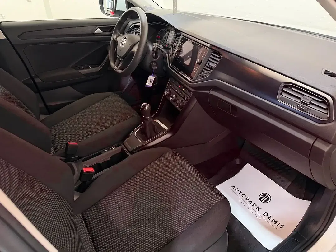 Volkswagen T-Roc - Thumbnail 13