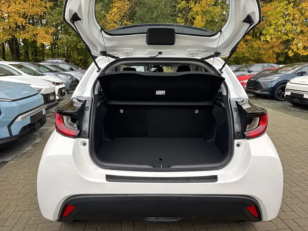 Toyota Yaris - Thumbnail 13
