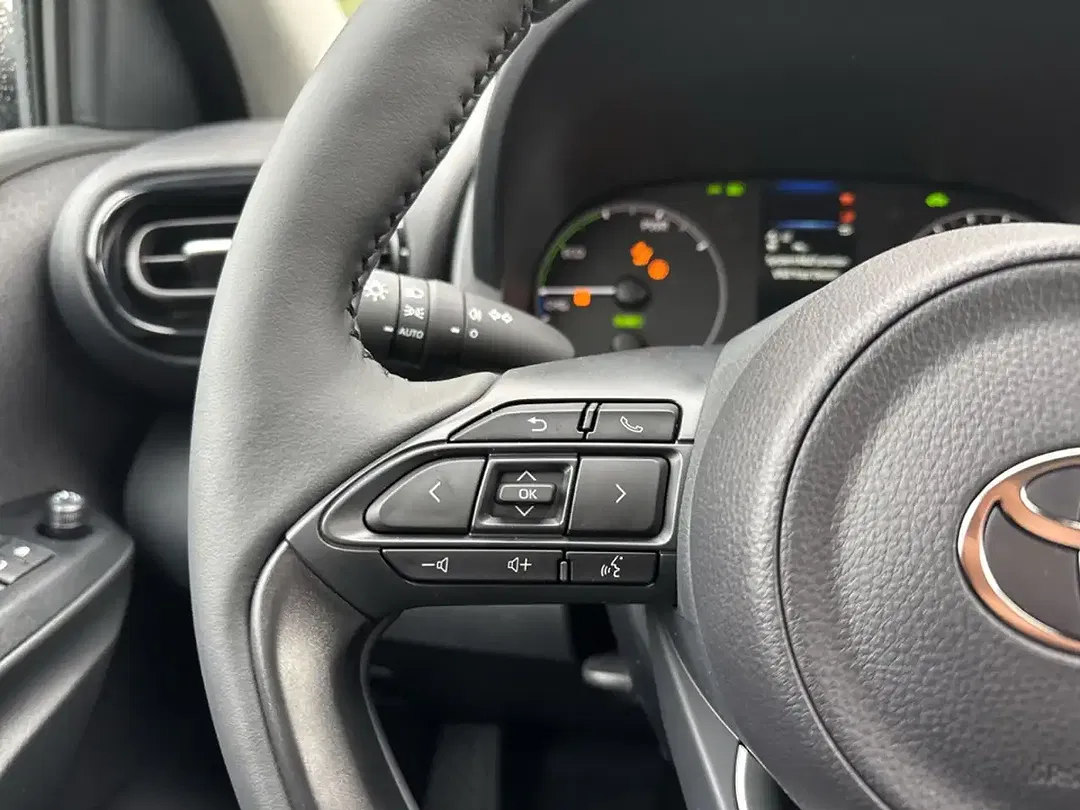 Toyota Yaris - Thumbnail 6