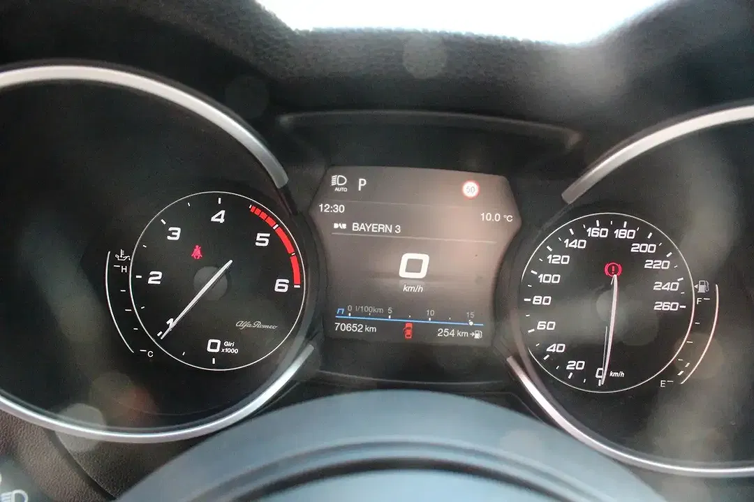 Alfa Romeo Stelvio - Thumbnail 11