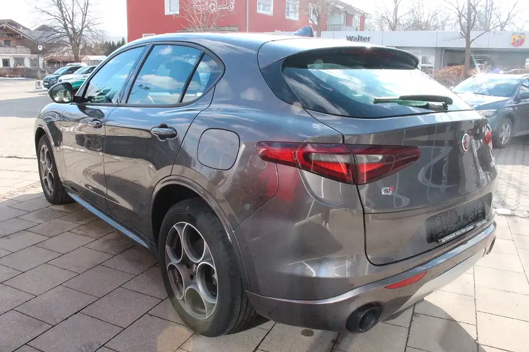 Alfa Romeo Stelvio - Thumbnail 5