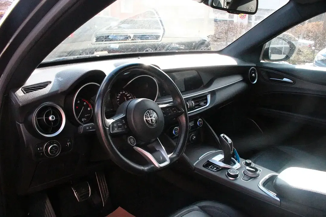 Alfa Romeo Stelvio - Thumbnail 8