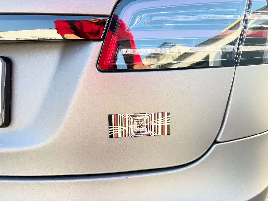 Tesla Model S - Thumbnail 10