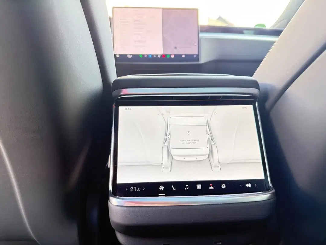 Tesla Model S - Thumbnail 13
