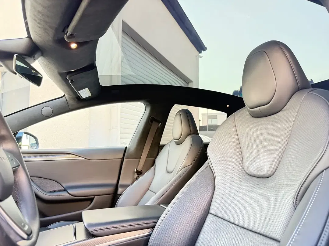 Tesla Model S - Thumbnail 7