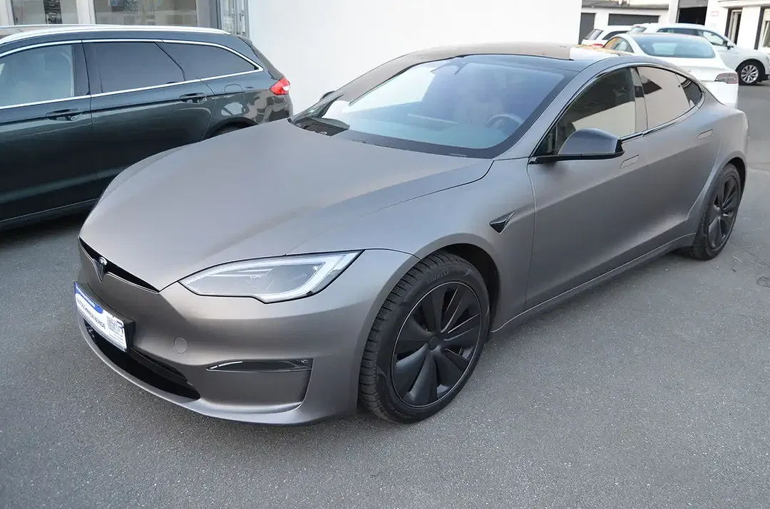 Tesla Model S - Thumbnail 8
